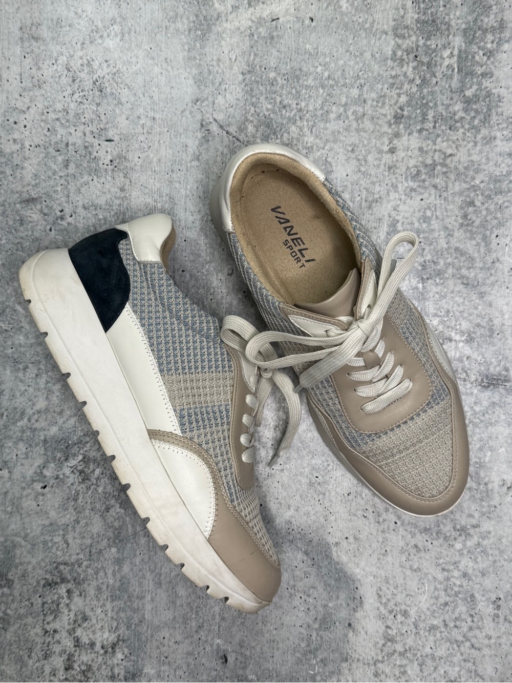 Vaneli Quip Lace Up Sneakers 8.5